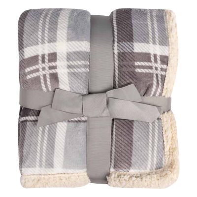 Blank lambswool blankets in 4 plaid colors.