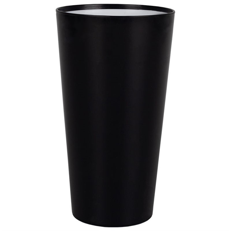 Plastic cup in 20 ounces.